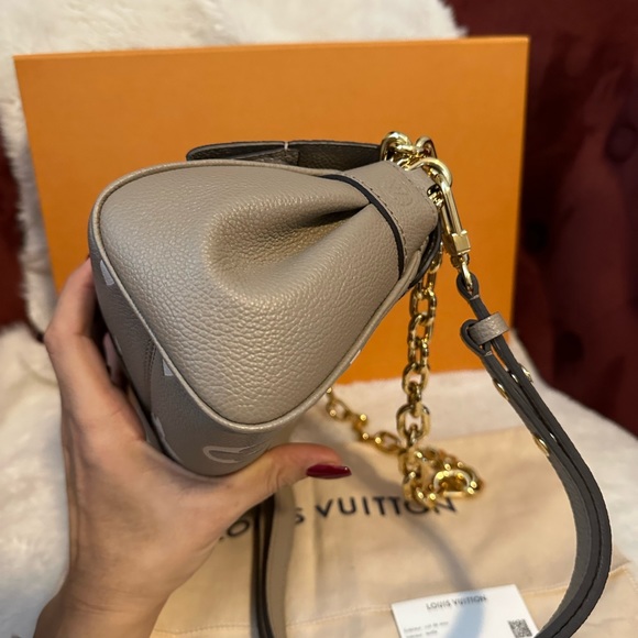 (SOLD)LOUIS VUITTON FAVORITE NEW - Picture 9 of 11